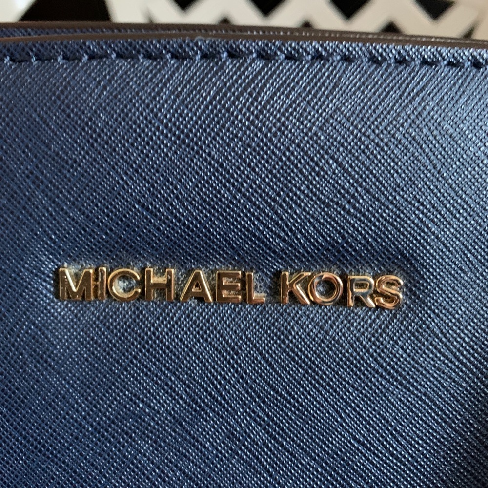 Michael Kors | Selma Satchel - Picture 8 of 9